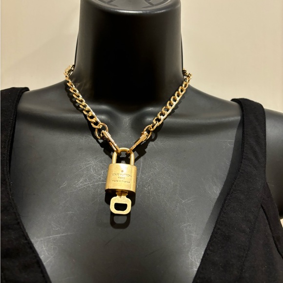 Louis Vuitton padlock with key in necklace 🔐{#320} - Picture 2 of 12